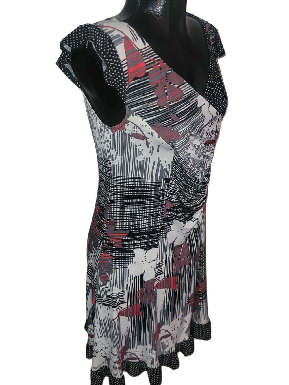 Marie Claire Floral Print V-Neck Cap Sleeve Dress in Black, White & Red - Picture 3 of 7
